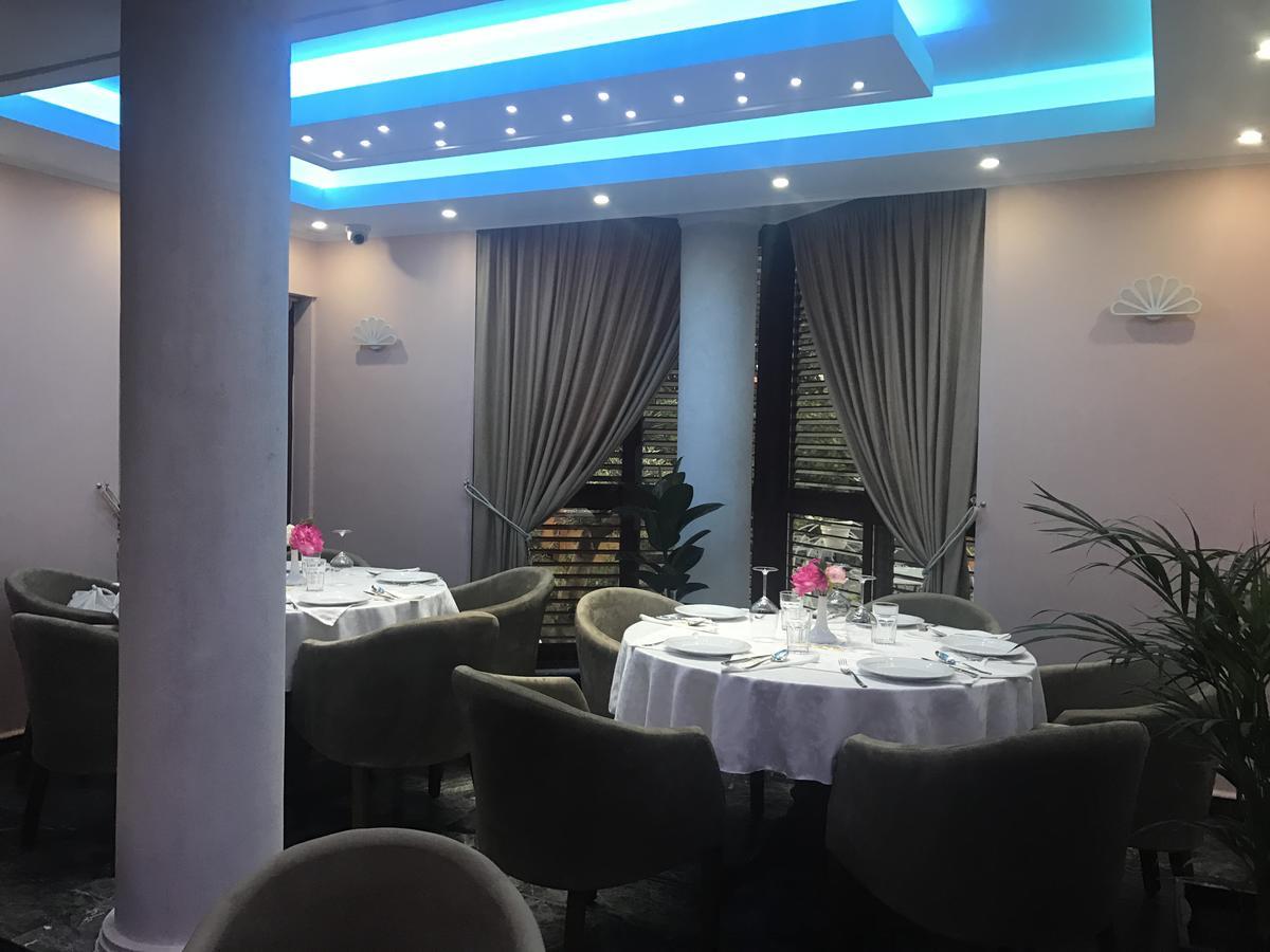 Lux De Paris Tirana