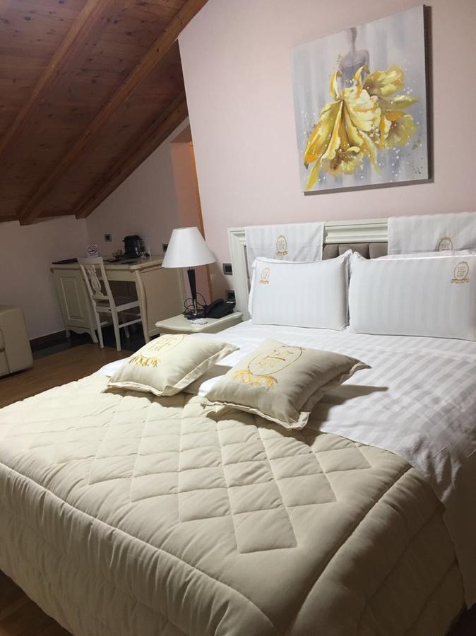 Lux De Paris 4* Tirana