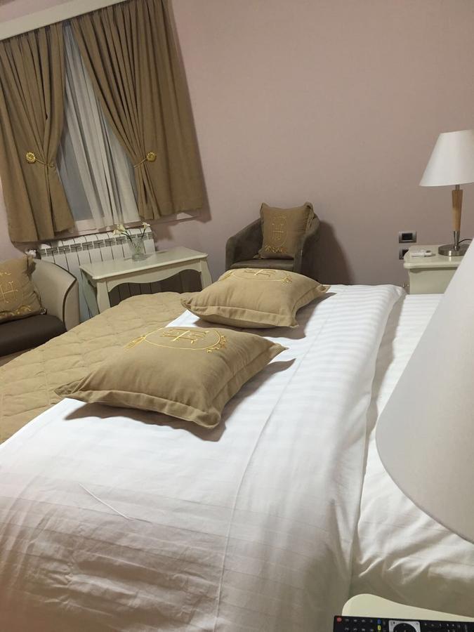 Lux De Paris 4* Tirana