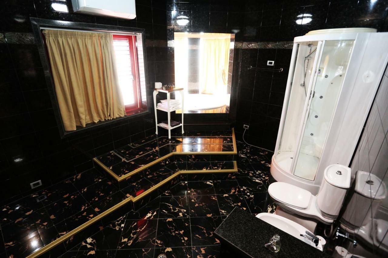 Lux De Paris 4*