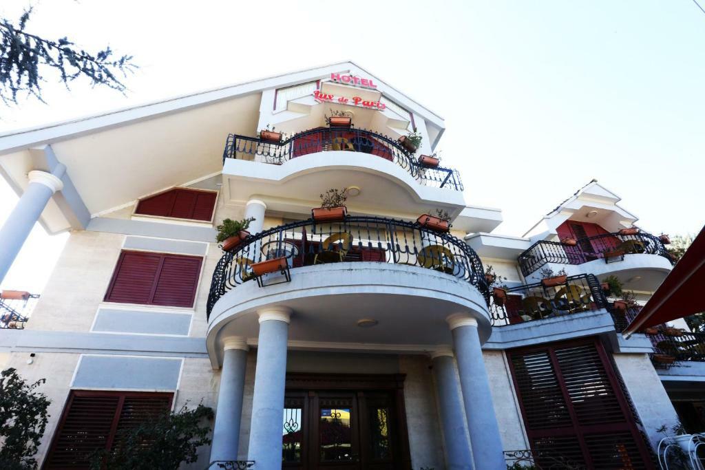 Lux De Paris Hotel