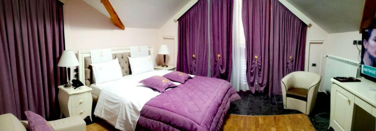 Lux De Paris 4* Tirana